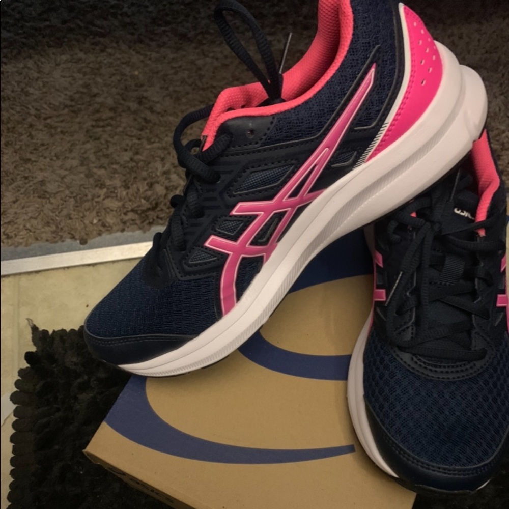 NIB ASICS SIZE 7
JOLT 3
WOMEN
WIDE(D)
FRENCH BLUE/HOT PINK